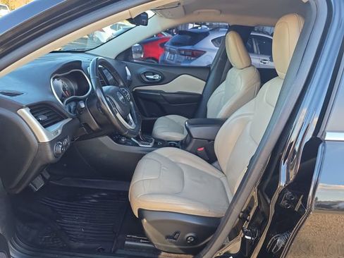 Used 2017 Jeep Cherokee Limited w/ Technology Group image 17