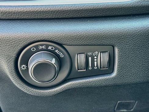 New 2027 Chrysler Pacifica Select FWD image 14