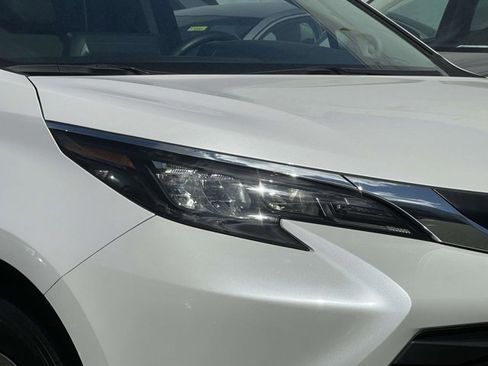 Used 2024 Toyota Sienna XLE w/ XLE Plus Package AWD/4WD image 7