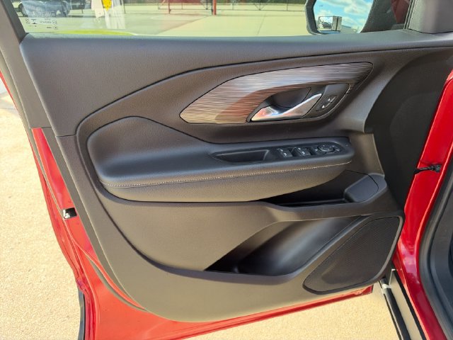 Used 2024 GMC Terrain SLE w/ Driver Convenience Package FWD image 12