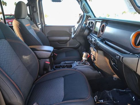 Certified 2022 Jeep Gladiator Mojave w/ Cold Weather Group image 18