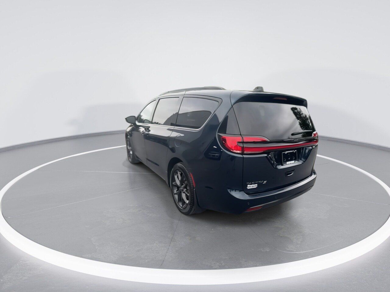 Used 2024 Chrysler Pacifica Touring-L w/ S Appearance Package FWD image 14