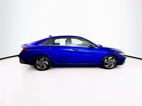 Used 2025 Hyundai Elantra Limited FWD image 10