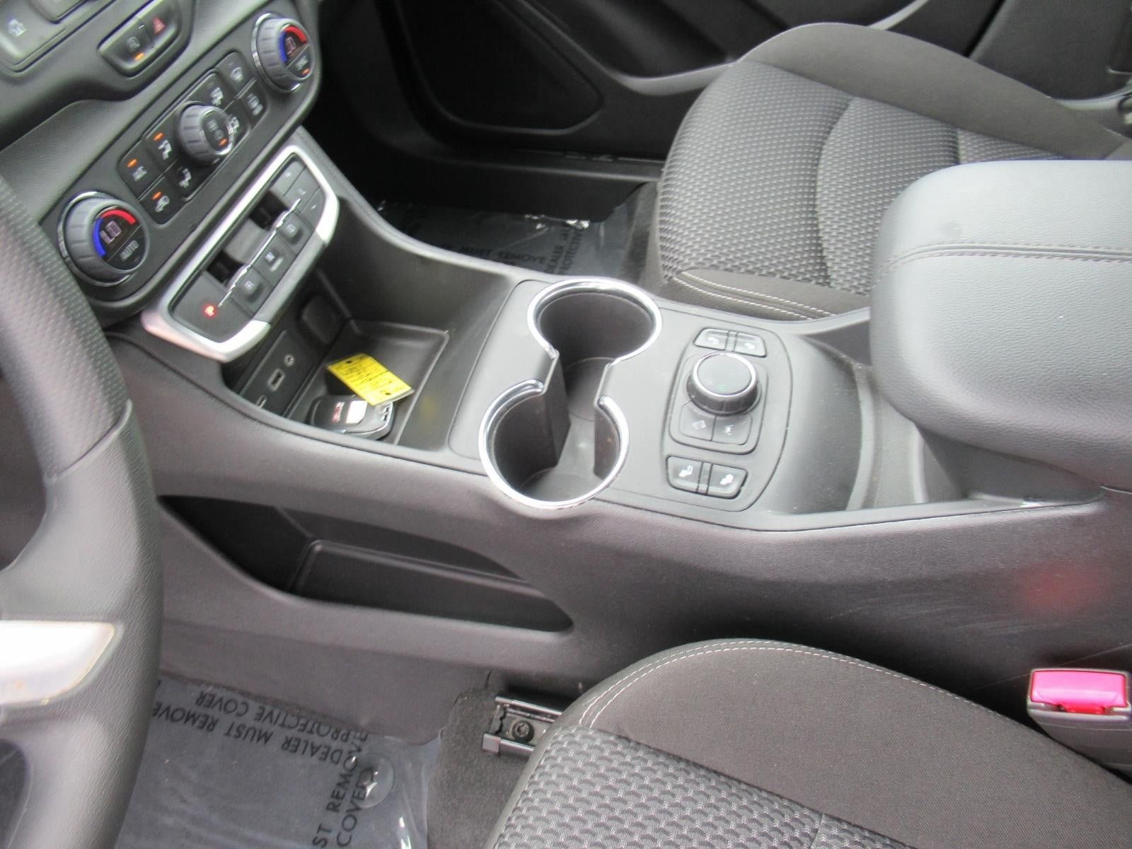 Used 2024 GMC Terrain SLE w/ Driver Convenience Package FWD image 19