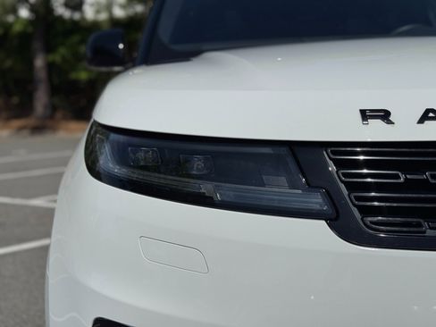 Used 2023 Land Rover Range Rover Sport SE Dynamic AWD/4WD image 17