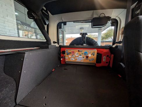 Used 2015 Jeep Wrangler Unlimited Rubicon w/ Connectivity Group image 22