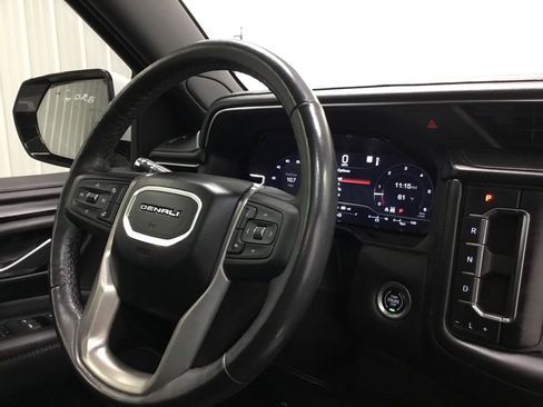 Used 2022 GMC Yukon XL Denali w/ Denali Premium Package AWD/4WD image 32