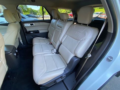 Used 2023 Ford Explorer Platinum w/ Technology Package AWD/4WD image 34