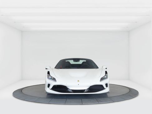 Certified 2022 Ferrari F8 Tributo RWD image 8