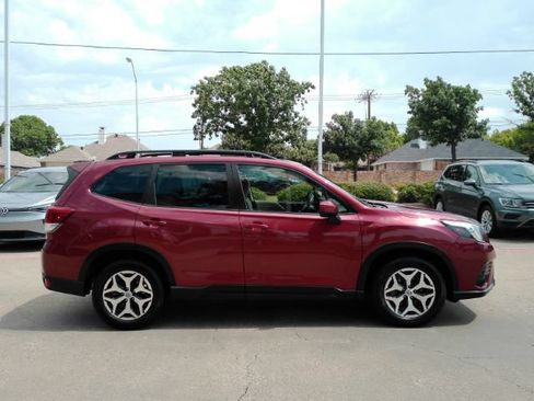 Used 2023 Subaru Forester Premium AWD/4WD image 5