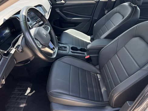 Used 2024 Volkswagen Jetta SE FWD image 17
