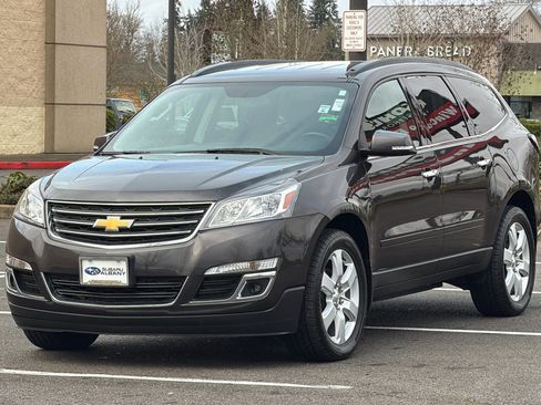 Used 2017 Chevrolet Traverse LT w/ Traveler's Package image 8