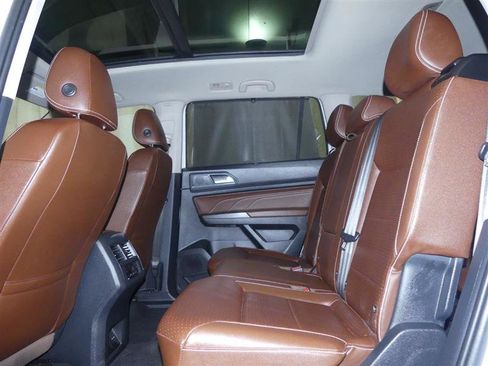 Used 2023 Volkswagen Atlas SE w/ Panoramic Sunroof Package image 23