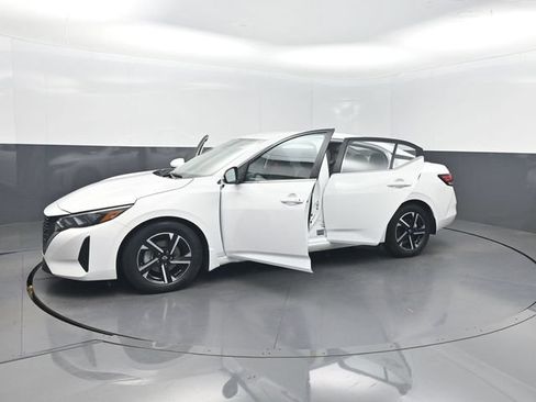 Used 2024 Nissan Sentra SV FWD image 30