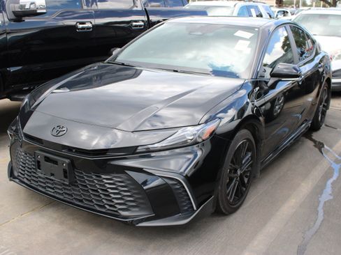 Used 2026 Toyota Camry SE FWD image 5