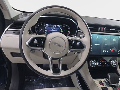 Used 2021 Jaguar F-PACE image 19