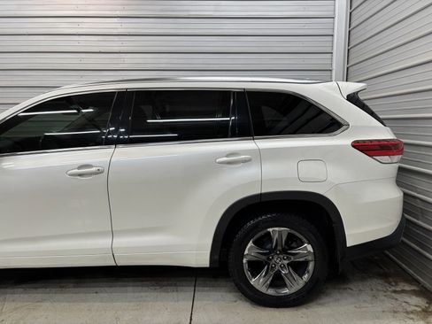 Used 2018 Toyota Highlander Limited Platinum image 5