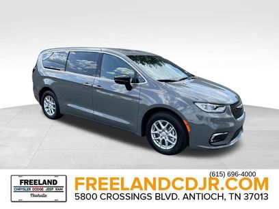 New 2025 Chrysler Pacifica Select