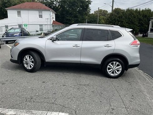 Used 2014 Nissan Rogue SV image 3