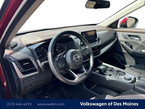 Used 2023 Nissan Rogue SV image 2