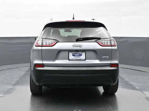 Used 2020 Jeep Cherokee Latitude w/ Cold Weather Group FWD image 3