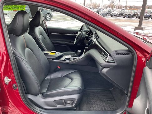 Used 2020 Toyota Camry XLE image 38