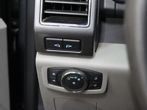 Used 2022 Ford F250 XLT w/ XLT Premium Package AWD/4WD image 14