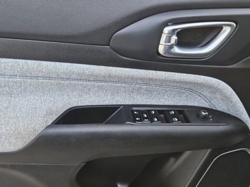 Used 2024 Jeep Compass Latitude w/ Convenience Group image 5