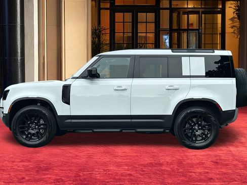 Used 2025 Land Rover Defender 110 S image 3