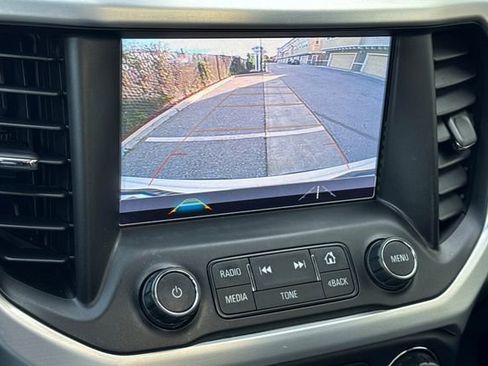 Used 2018 GMC Acadia SLT image 25