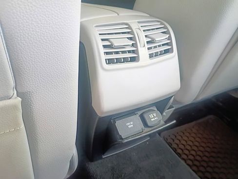 Used 2013 Mercedes-Benz E 350 Sedan image 70