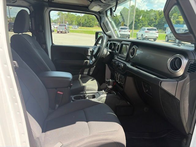 Used 2019 Jeep Wrangler Unlimited Sahara AWD/4WD image 18