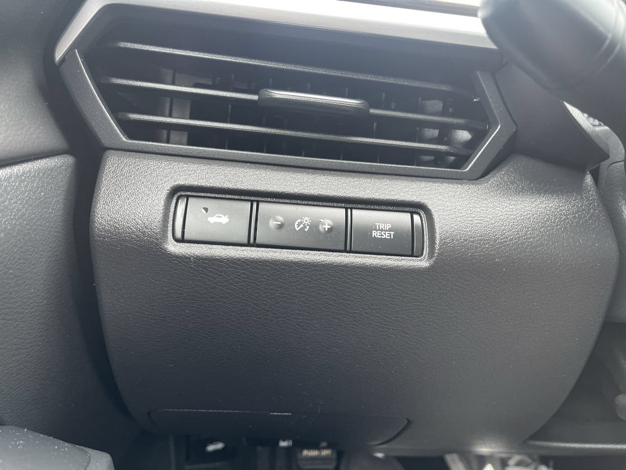 Used 2025 Nissan Altima 2.5 SV FWD image 17