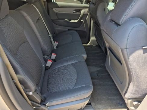 Used 2017 Chevrolet Traverse LT FWD image 19