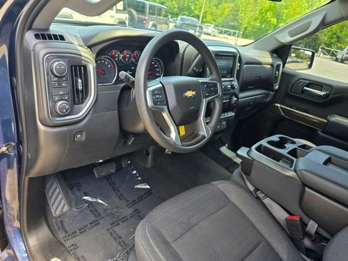 Used 2020 Chevrolet Silverado 1500 LT w/ LT Value Package AWD/4WD image 24