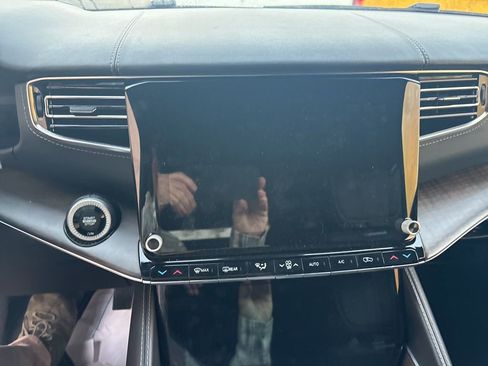 Used 2023 Jeep Grand Wagoneer Series II image 16