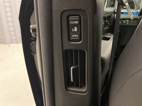 Used 2025 Honda Odyssey Touring image 34