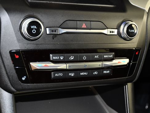 Used 2020 Ford Explorer XLT w/ Equipment Group 202A AWD/4WD image 29