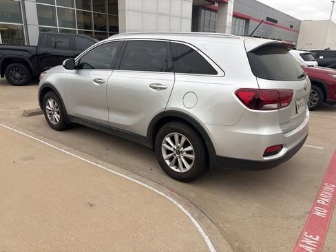 Used 2020 Kia Sorento LX w/ LX I4 Convenience Package FWD image 4