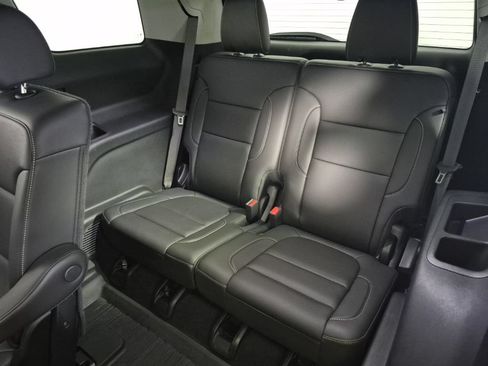 Used 2023 GMC Acadia SLT w/ Preferred Package FWD image 21