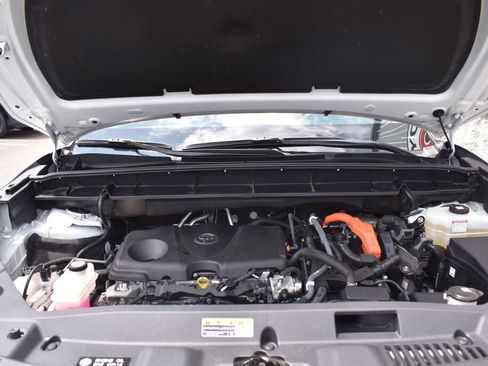 Used 2022 Toyota Highlander XLE AWD/4WD image 27