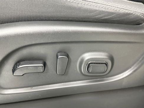 Used 2022 Nissan Titan SV w/ SV Convenience Package image 23