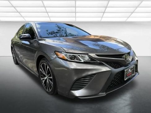 Used 2019 Toyota Camry SE w/ Carpet Mat Package FWD image 8