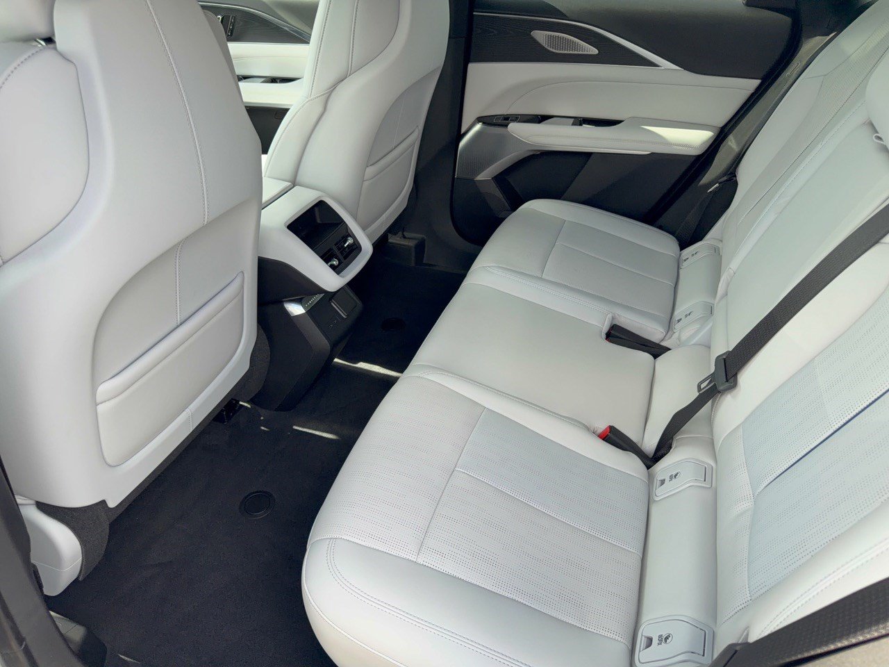 Used 2024 Cadillac Lyriq Luxury RWD image 25