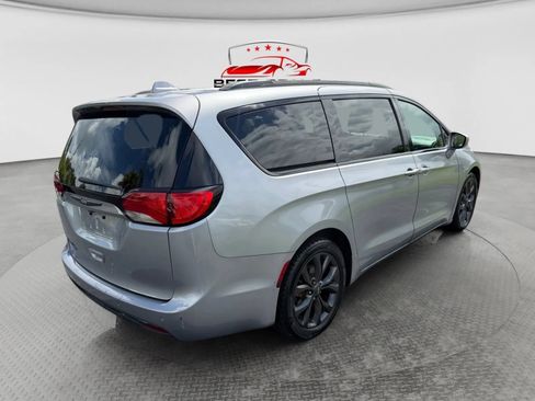 Used 2019 Chrysler Pacifica Touring-L w/ S Appearance Package FWD image 5