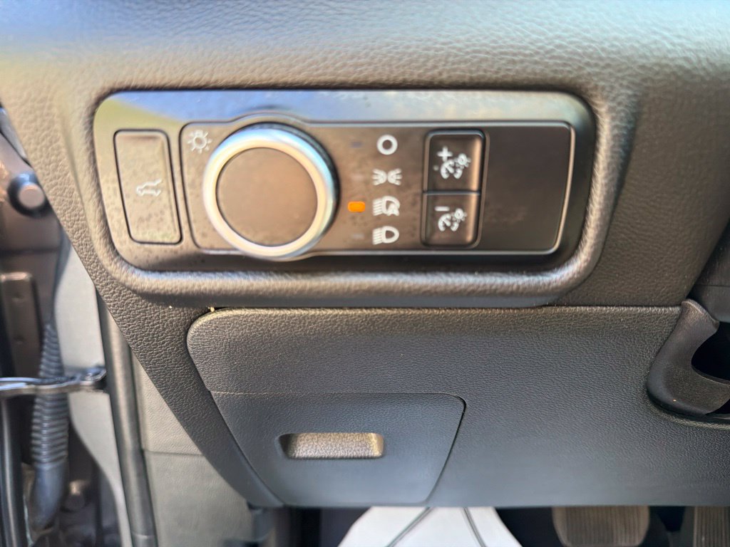 Used 2024 Ford Explorer XLT RWD image 15