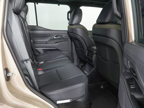 Used 2026 Lexus GX 550 AWD/4WD image 8
