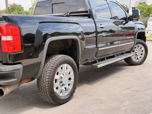 Used 2019 GMC Sierra 2500 Denali w/ Duramax Plus Package AWD/4WD image 14