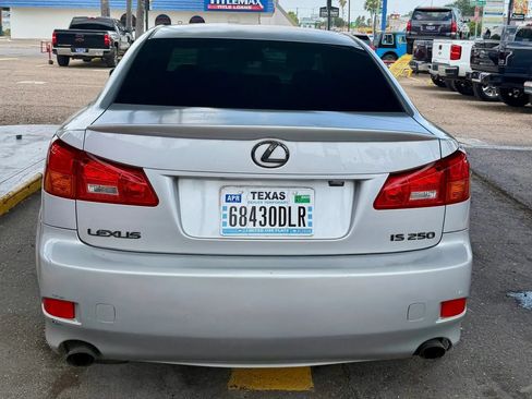 Used 2006 Lexus IS 250 w/ Preferred Accessory Pkg RWD image 6