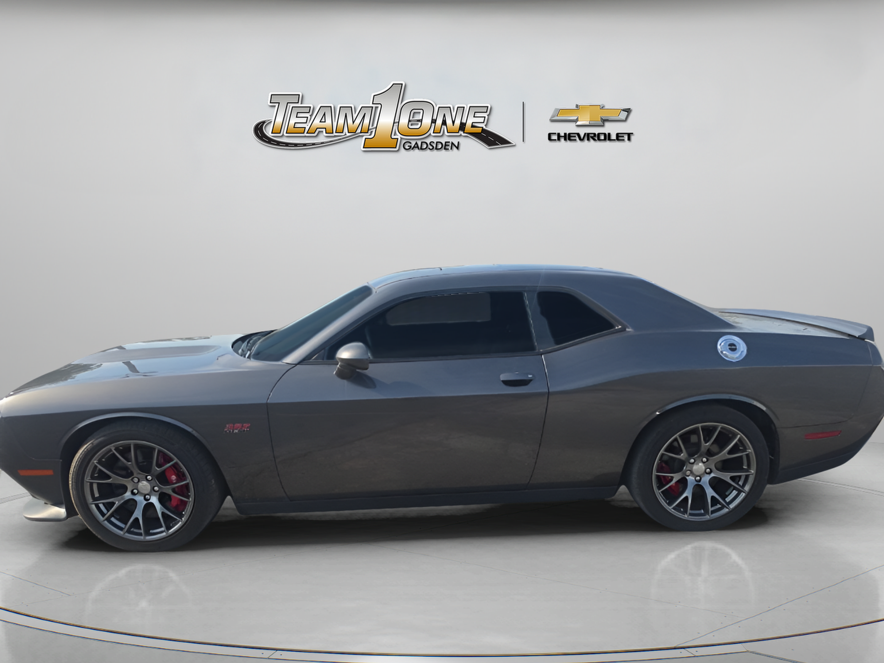 Used 2016 Dodge Challenger SRT w/ Technology Group RWD image 4